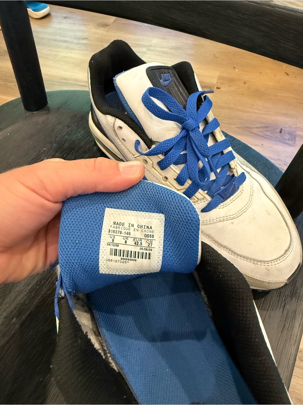 Nike Air Max White, Blue & Black Men's Sneakers - Picture 4 of 4